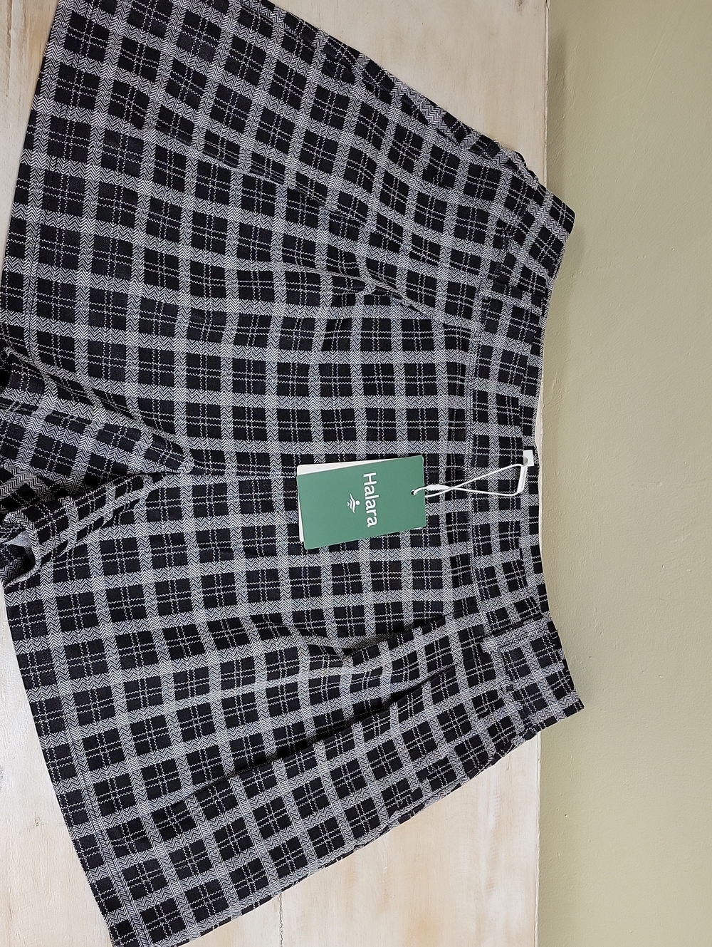 HALARA Black & Gray Plaid Shorts